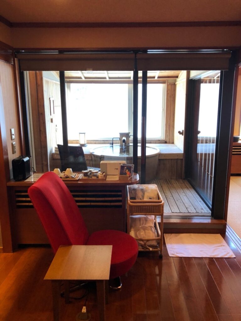 ホテル大雪 ONSEN&CANYON RESORT　客室、露天風呂のイメージ