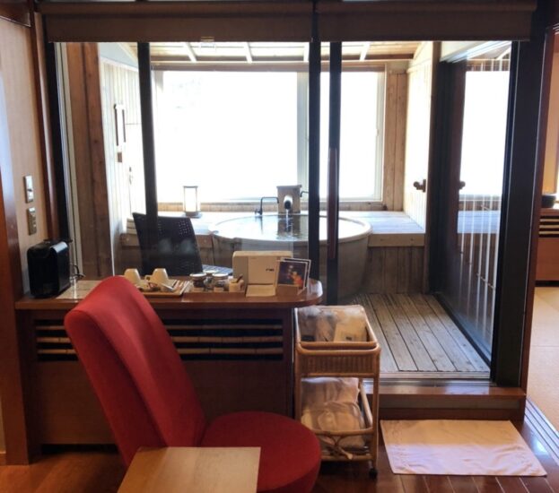 ホテル大雪 ONSEN&CANYON RESORT　客室、露天風呂のイメージ