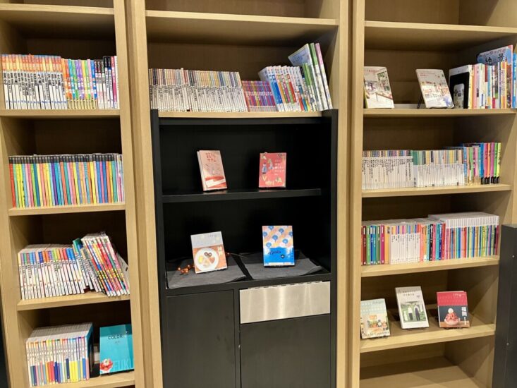 ランプライトブックスホテルにある本棚のイメージ