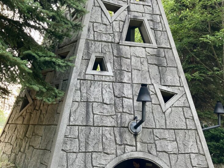 鶴雅リゾート網走巨大モニュメント「火焔の塔」のイメージ