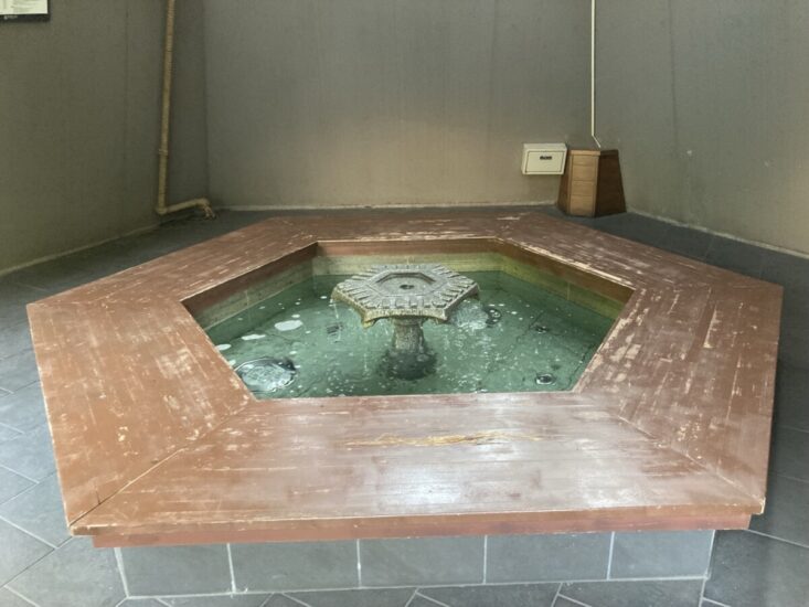 鶴雅リゾート網走巨大モニュメント「火焔の塔」の中のイメージ