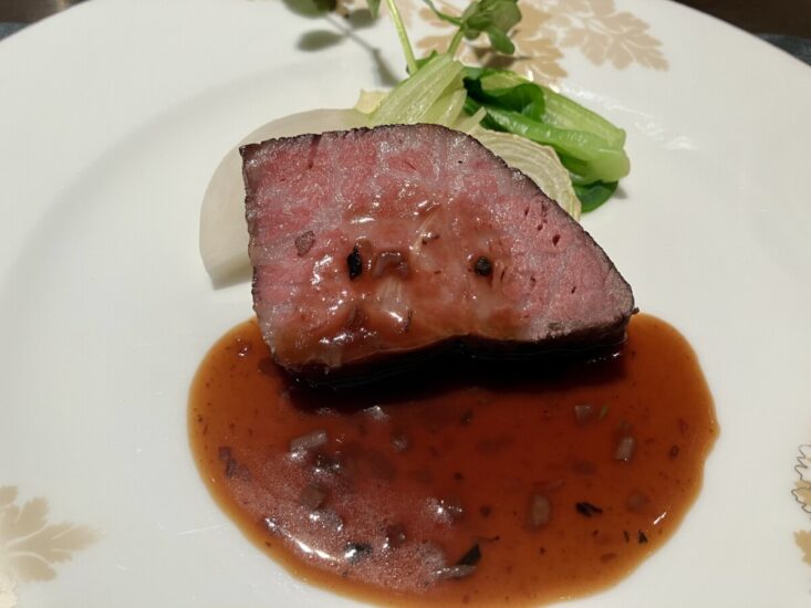 ラビスタ大雪山のフレンチメインのラビスタ牛