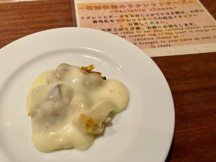 ラビスタ大雪山の朝食ラクレットチーズがけ