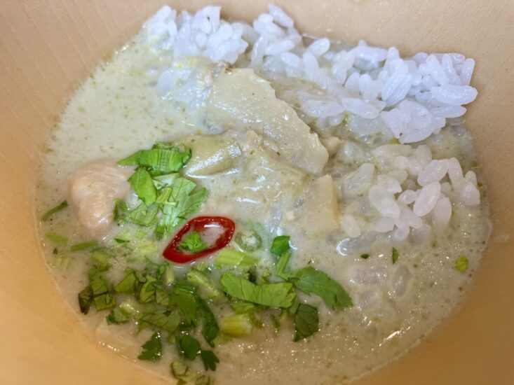 グリーンカレー盛り付け